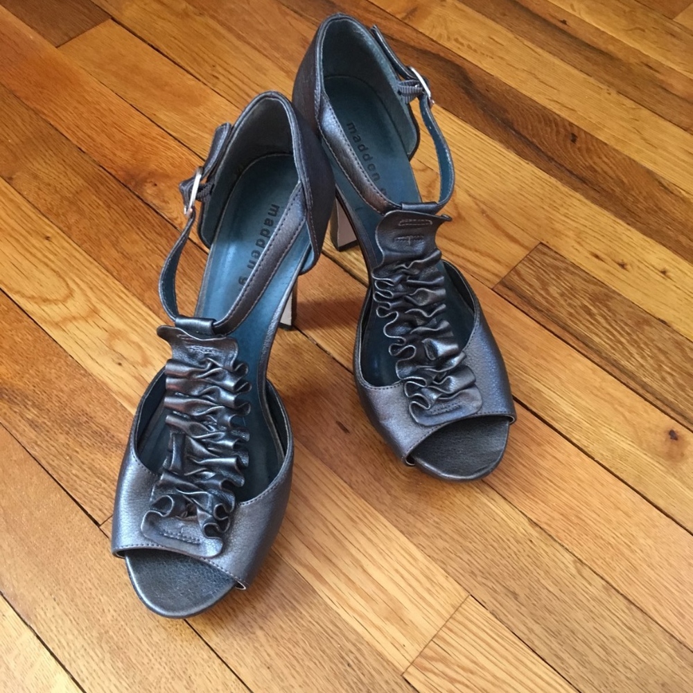 Madden Girl Ruched Peep toe Pump Pewter